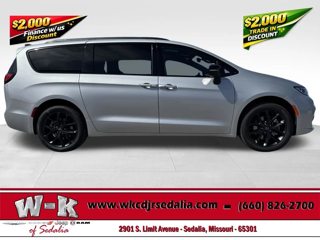2026 Chrysler Pacifica Limited - Photo 3