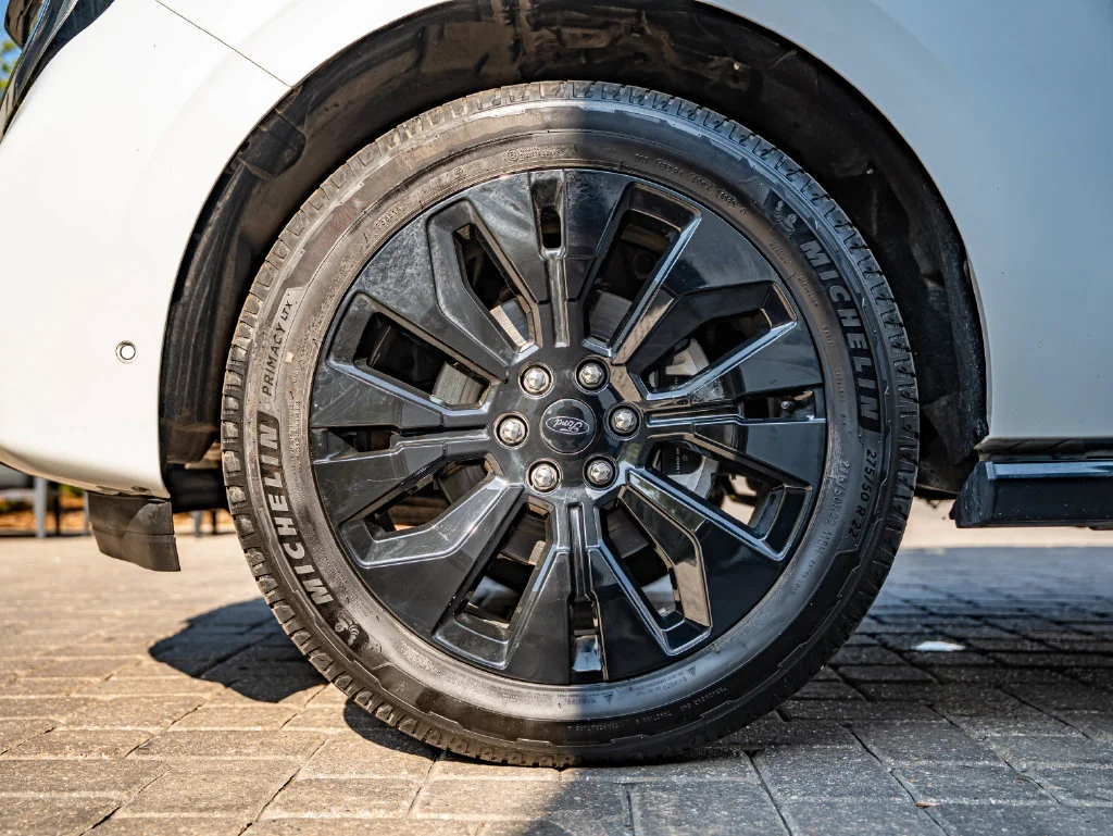 Used 2025 White Ford Platinum image 10