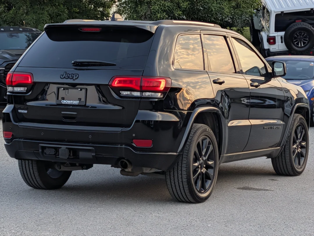 Used 2020 Black Jeep Altitude - - 4x4 - Leather Seats - Power Sunroof - Navigation & More! image 8