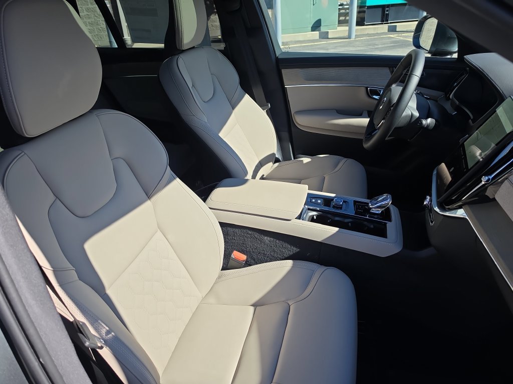 New 2027 Green Volvo B6 Plus 7-Seater image 19