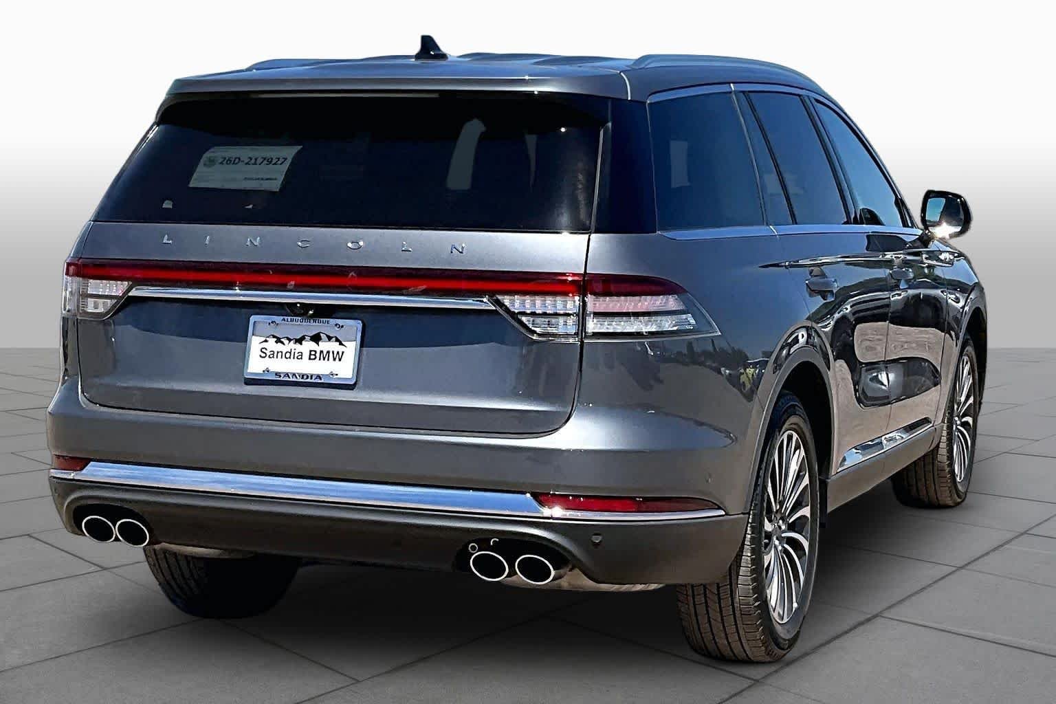 Used 2024 Asher Gray Metallic Clearcoat Lincoln Reserve image 9
