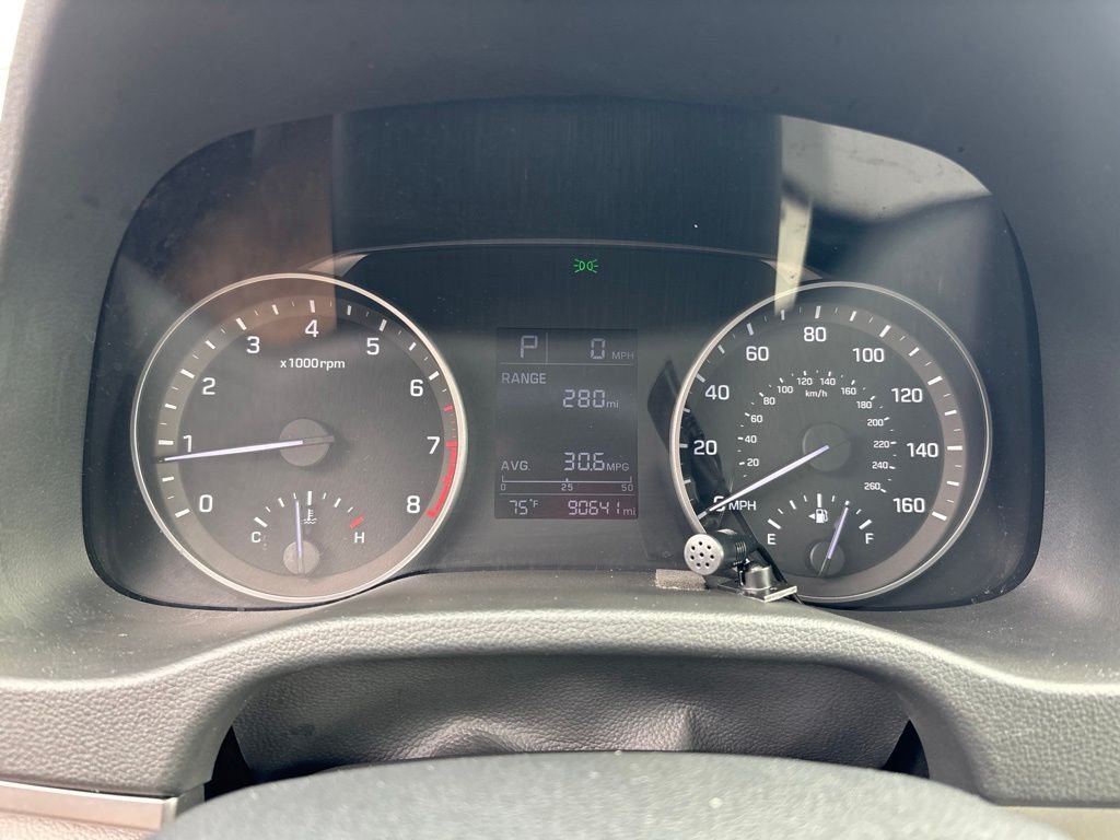 Used 2018 Gray Hyundai SE image 13
