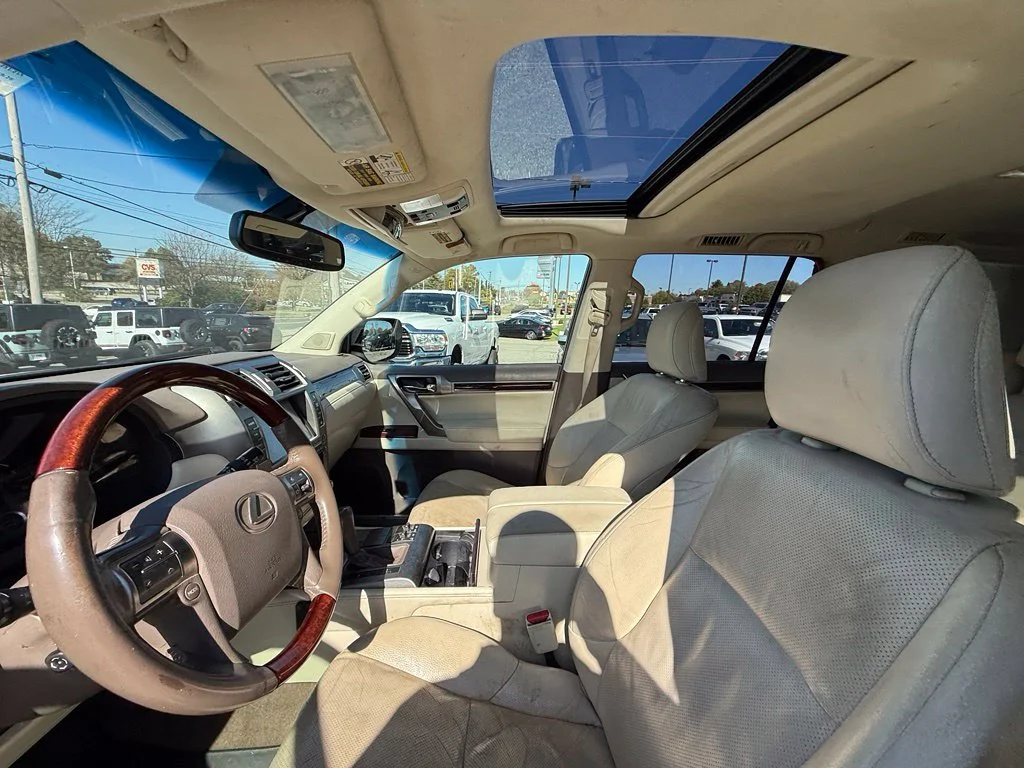 Used 2015 White Lexus 460 image 12