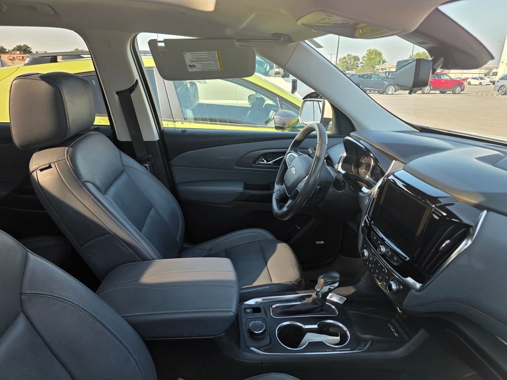 Used 2021 Iridescent Pearl Tricoat Chevrolet Premier image 6