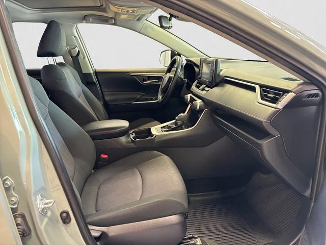 Used 2020  Toyota XLE image 16