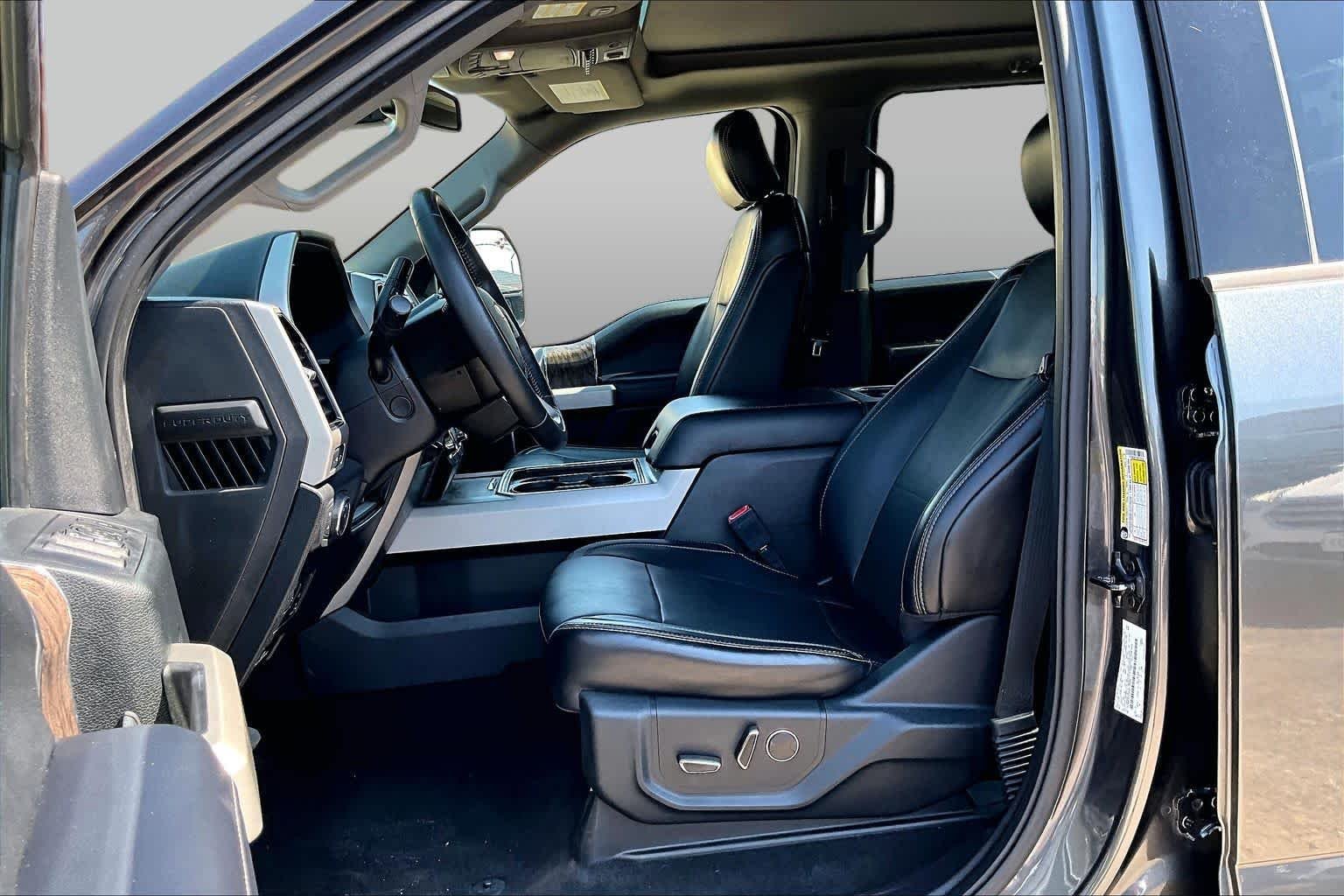 Used 2019 Magnetic Ford LARIAT image 8