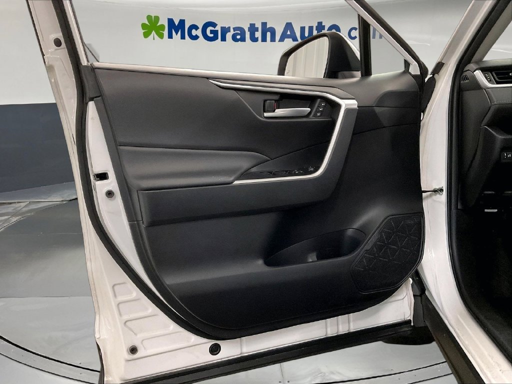 Used 2023 Beige Toyota XLE Premium image 27