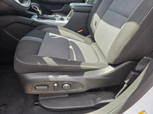 Used 2025 Summit White Chevrolet LT image 12