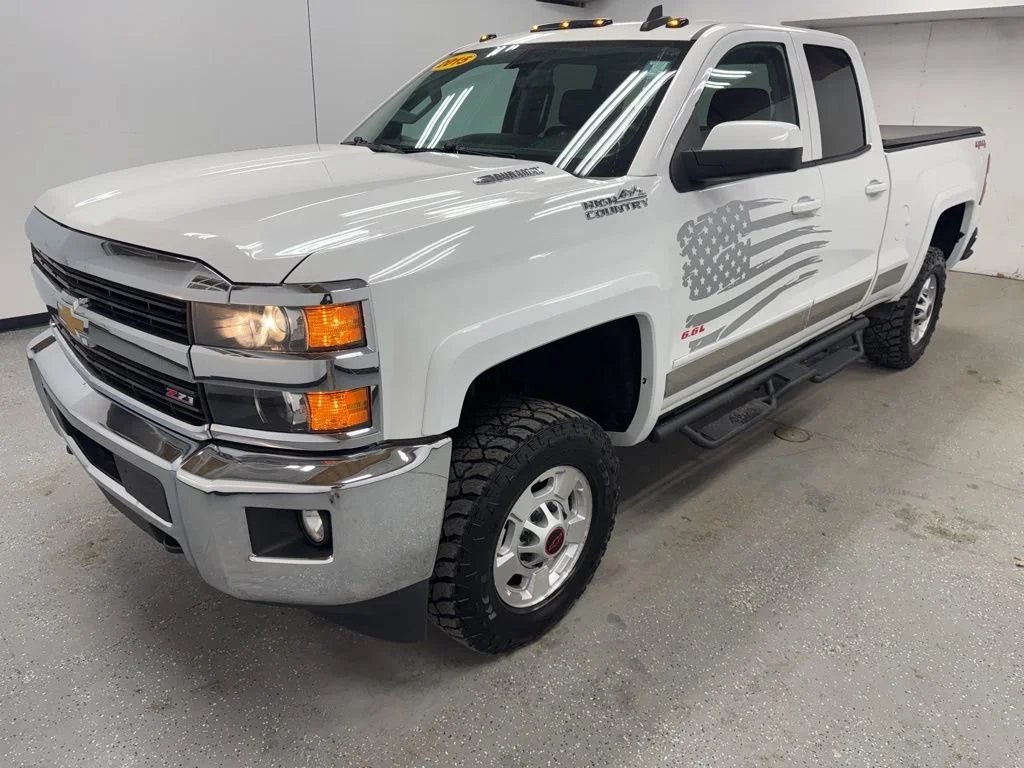 2015 Chevrolet Silverado HD 1LT 4WD Double Cab Standard Box's photo