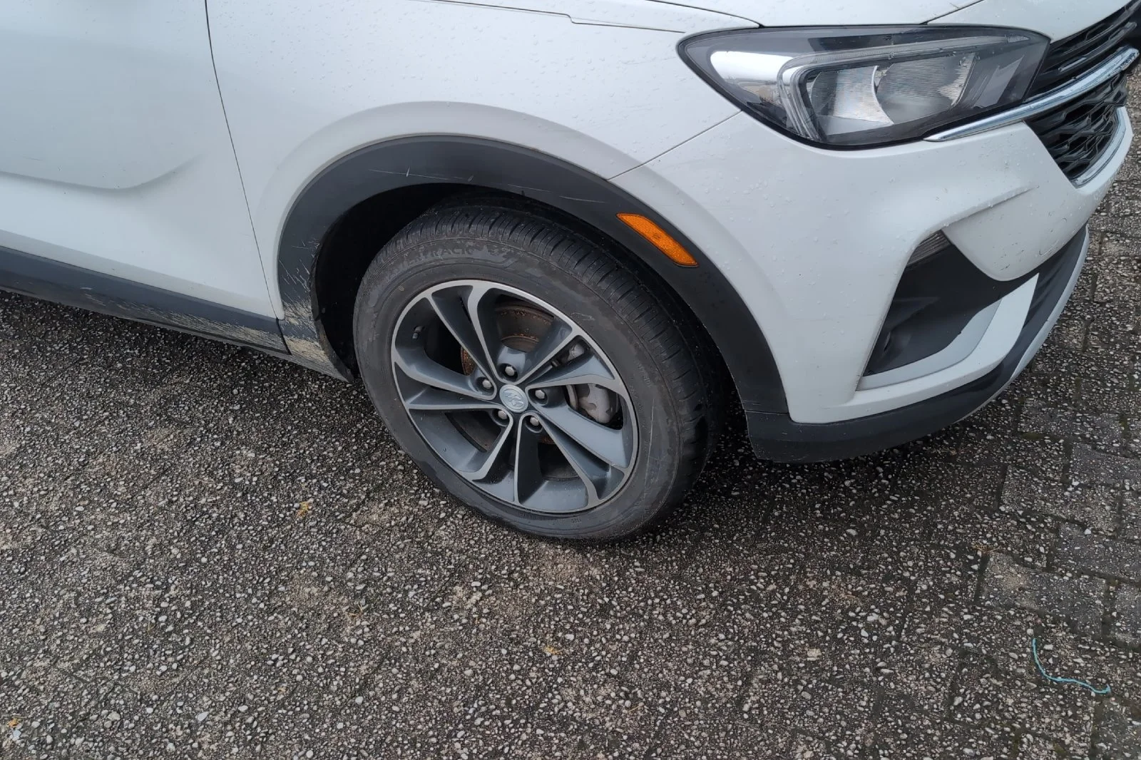 Used 2022 SUMMIT WHITE Buick Select image 3
