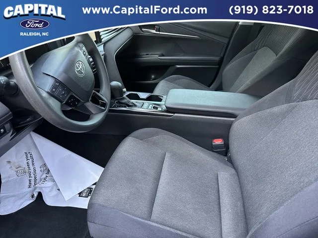 Used 2025 White Toyota LE image 19