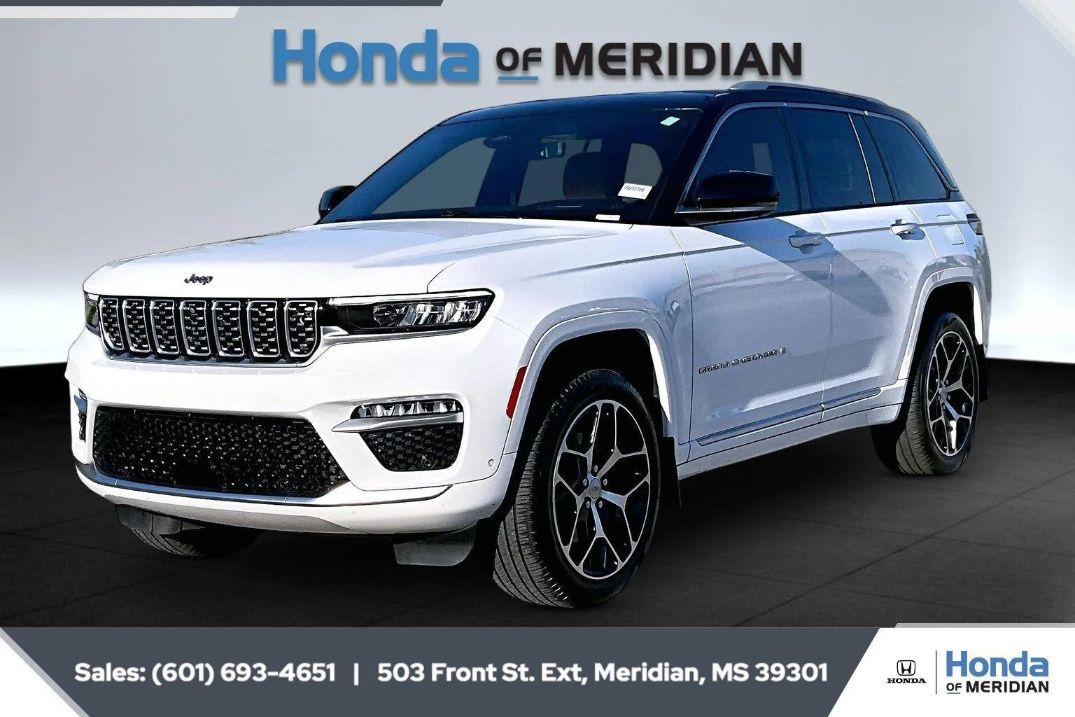 Used 2022 Bright White Clearcoat Jeep Summit Reserve image 10