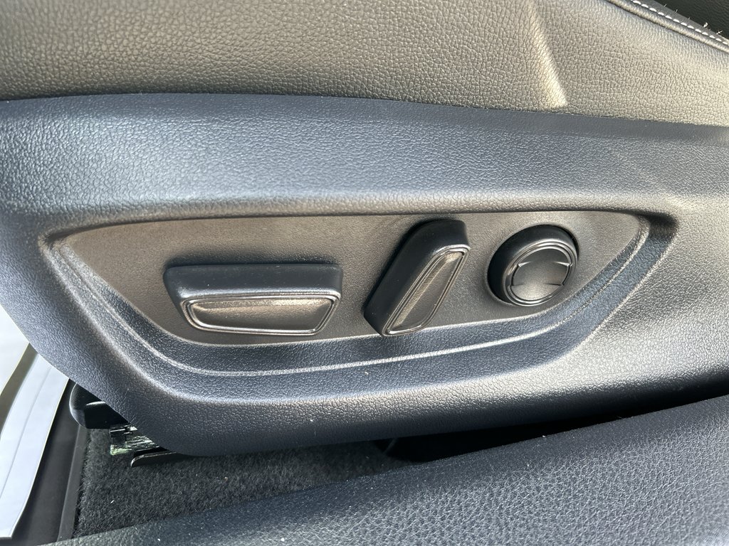 Used 2025 Underground Toyota SE image 18