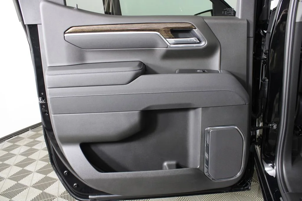 New 2026 Onyx Black GMC Elevation image 11