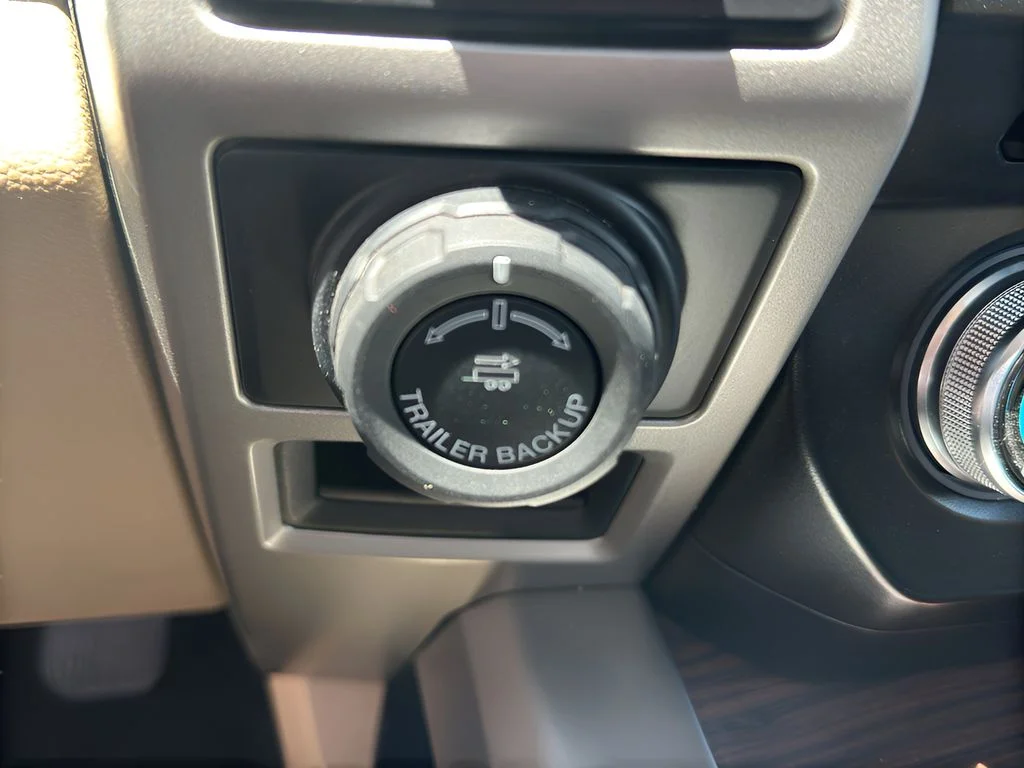 Used 2016 White Platinum Metallic Tri-Coat Ford Lariat image 25