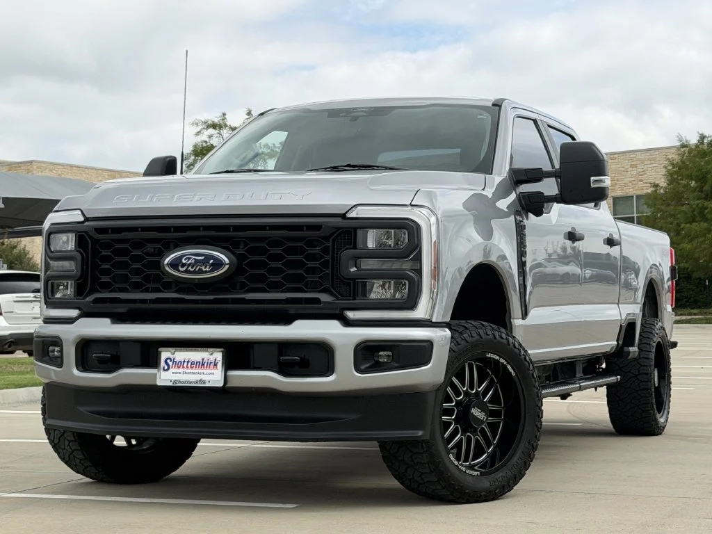 Used 2024 Silver Ford XL image 2