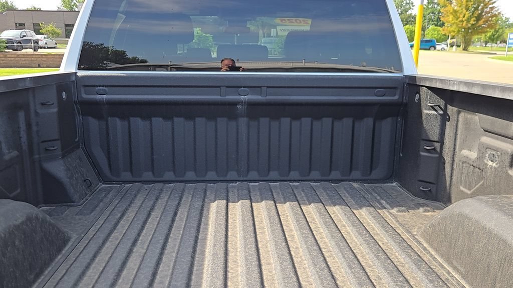 Used 2025 Summit White Chevrolet WT image 25