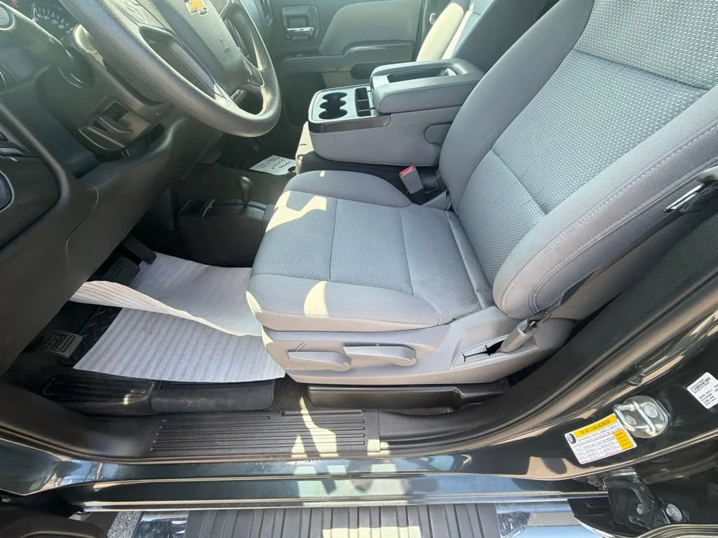 Used 2018 GRAPHITE METALLIC Chevrolet LS image 17
