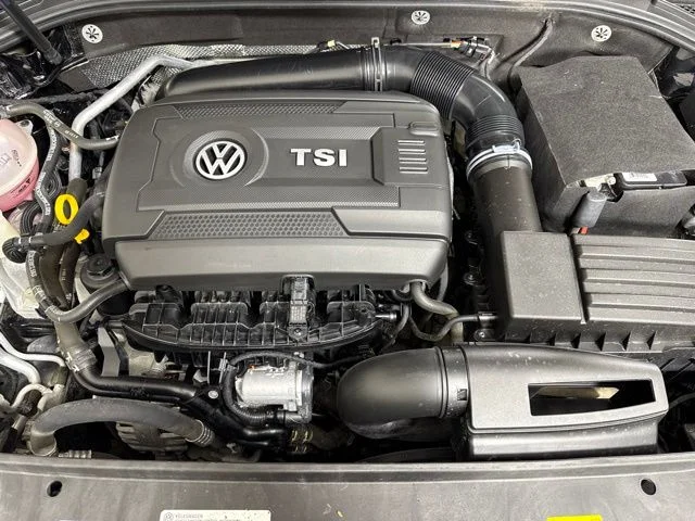 Used 2016 Black Uni Volkswagen 1.8T SE image 9