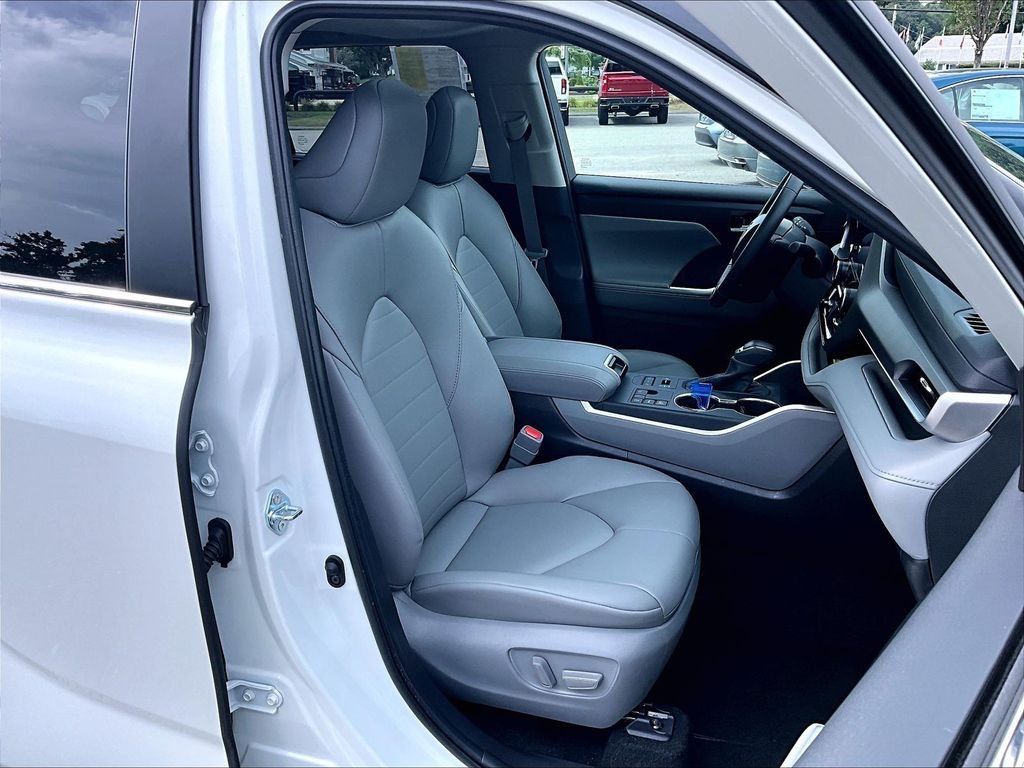 Used 2026 Beige Toyota XLE image 11