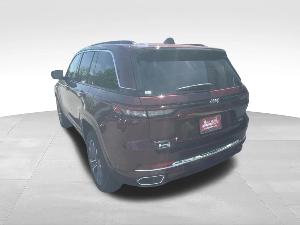 New 2024 Velvet Red Pearl-Coat Exterior Paint Jeep Overland 4xe image 17