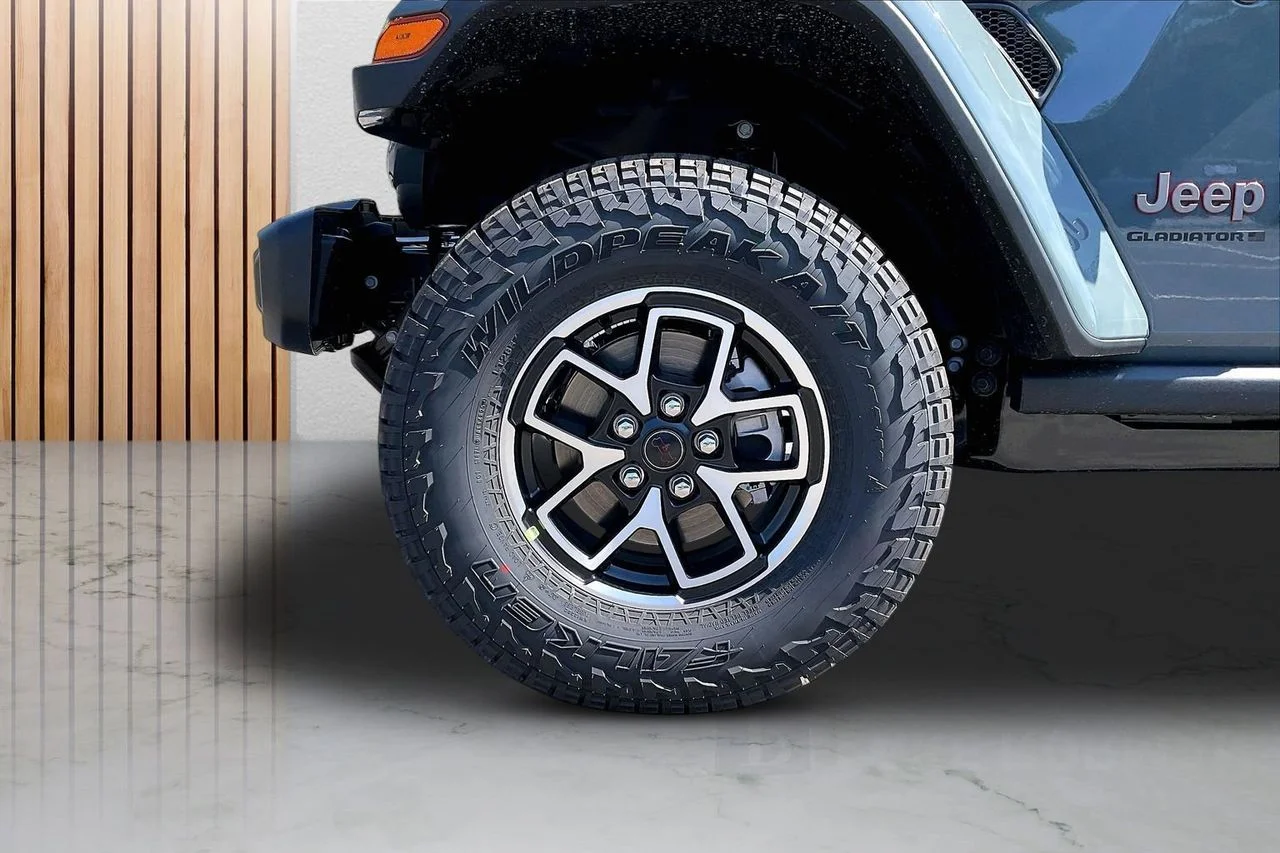 New 2026 Anvil Clear-Coat Exterior Paint Jeep Rubicon image 26