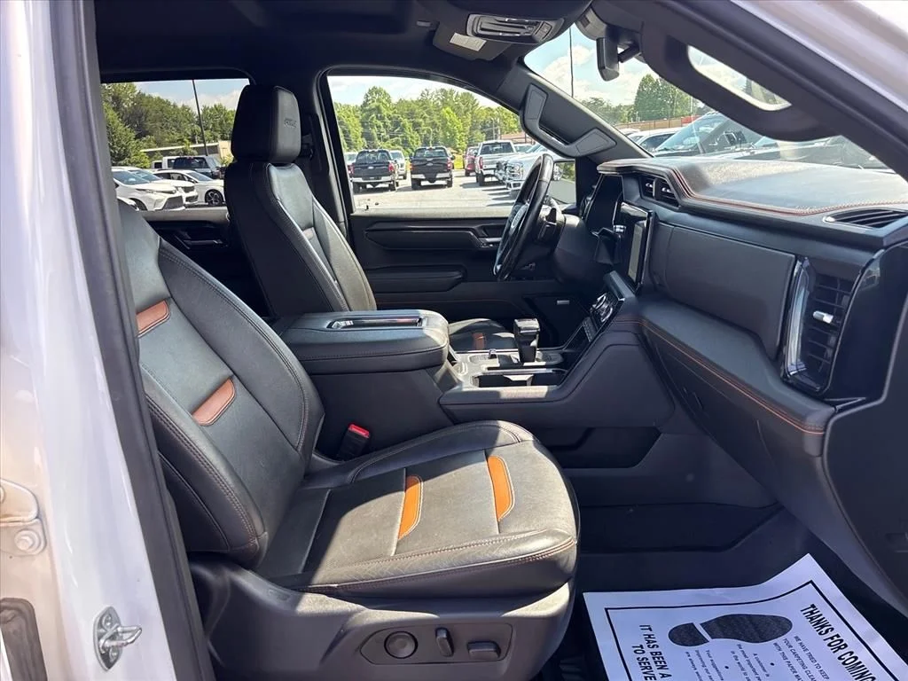 Used 2022 White GMC AT4 image 12