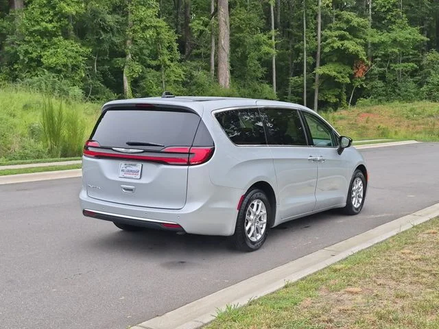 Used 2024 Silver Chrysler Touring L image 13