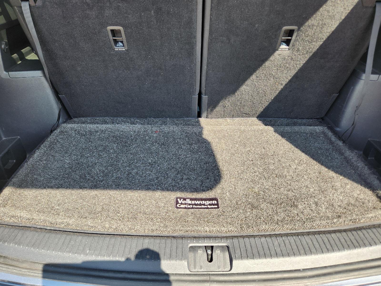 Used 2019 Platinum Gray Metallic Volkswagen 3.6L V6 SEL Premium image 32