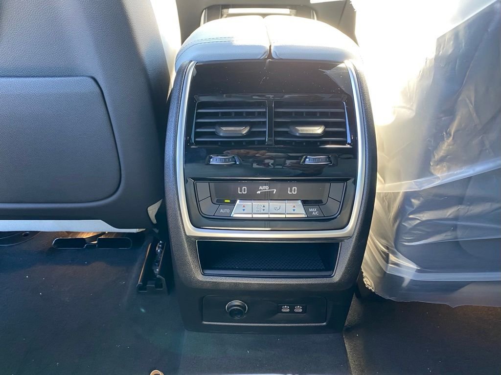 New 2026 Carbon Black Metallic BMW xDrive40i image 8