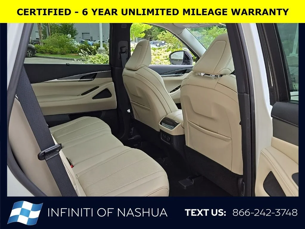 Certified Used 2024 White INFINITI LUXE image 17