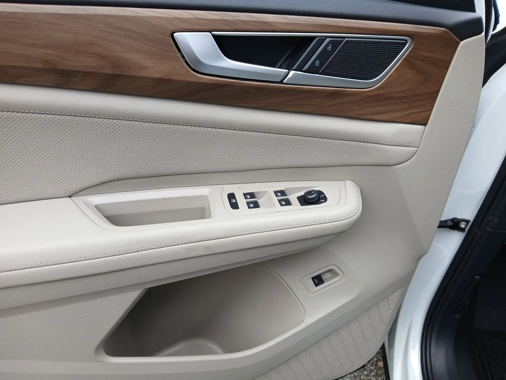 New 2026 White Volkswagen SE w/Technology image 11