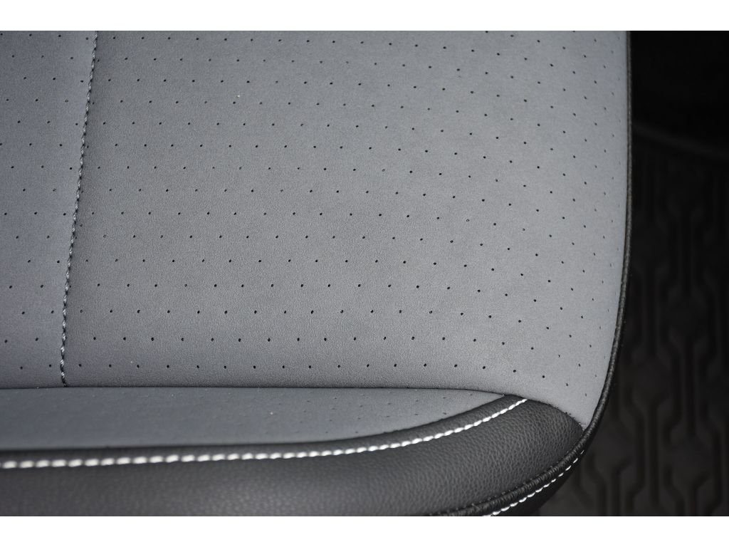 Used 2025 Opal White Pearl Volkswagen SE image 30