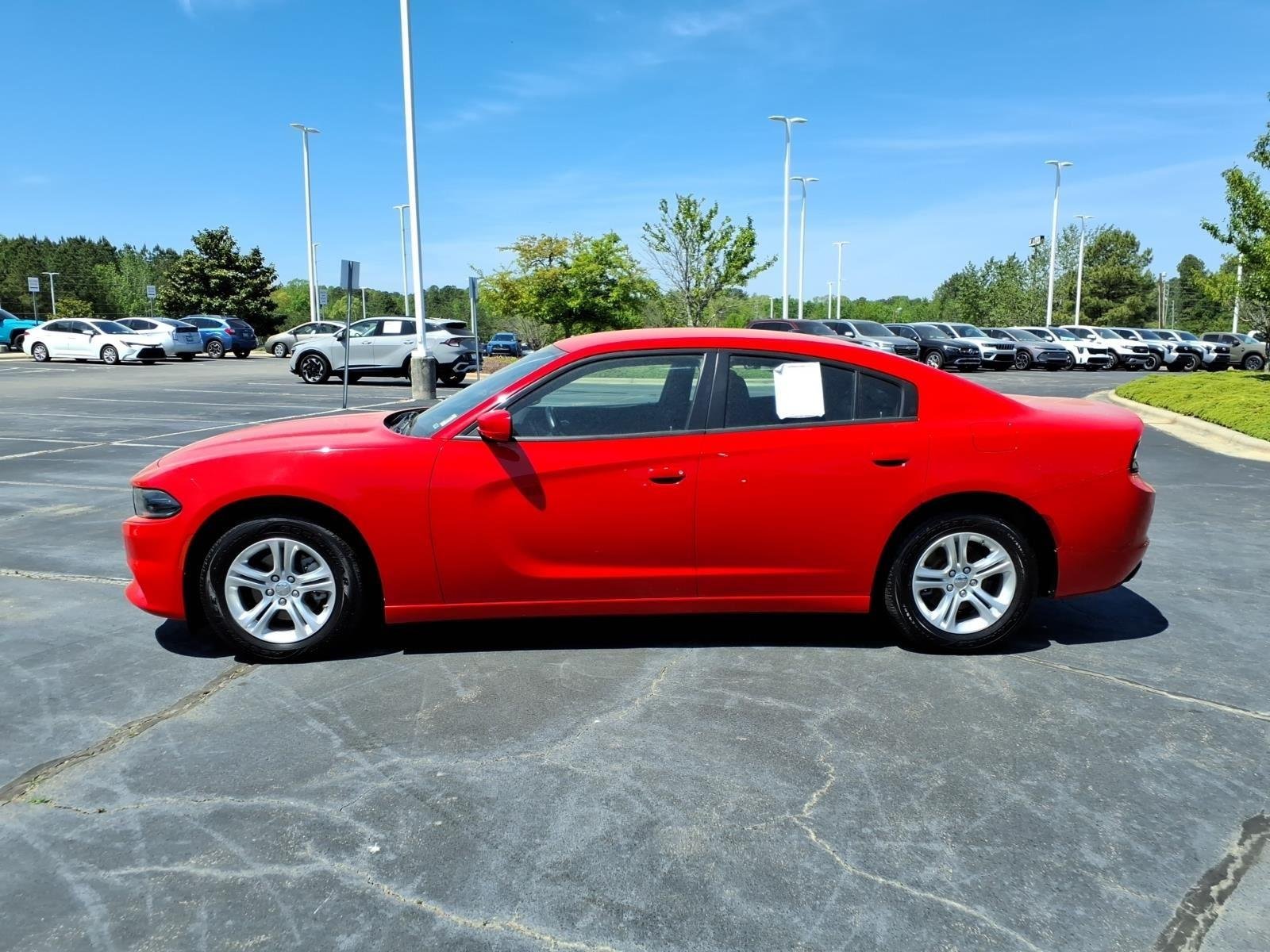 Used 2022 Torred Clearcoat Dodge SXT image 3