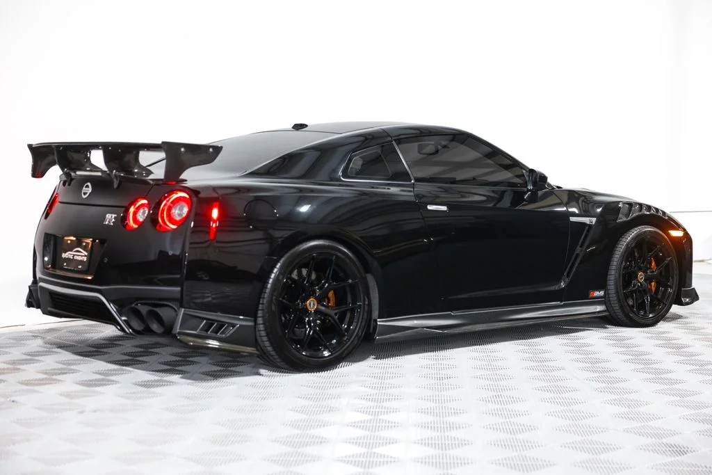 Used 2017 Black Nissan Premium image 9