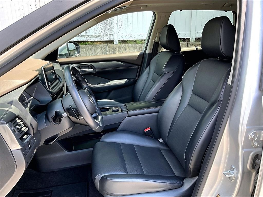 Used 2023 Silver Nissan SV image 10