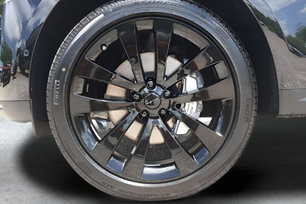 New 2026 Santorini Black Land Rover SE image 27