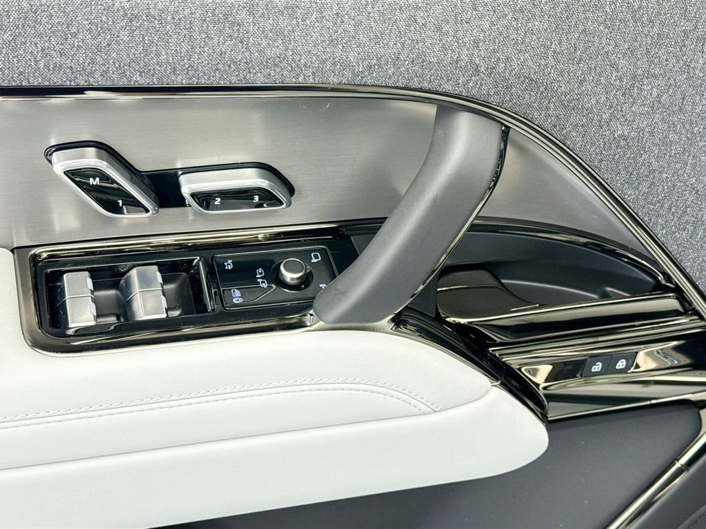 New 2026 Borasco Grey Land Rover SE image 22