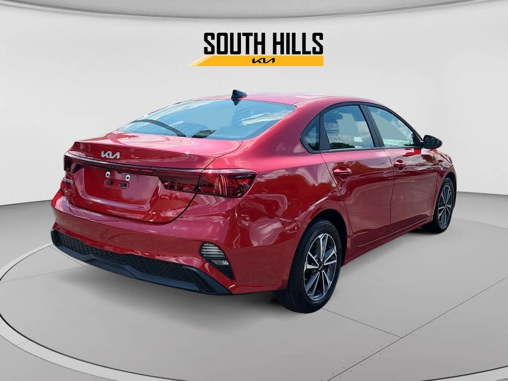 Used 2024 Red Kia LXS image 5