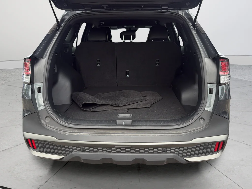 Used 2024 Gray Kia X-Line image 9