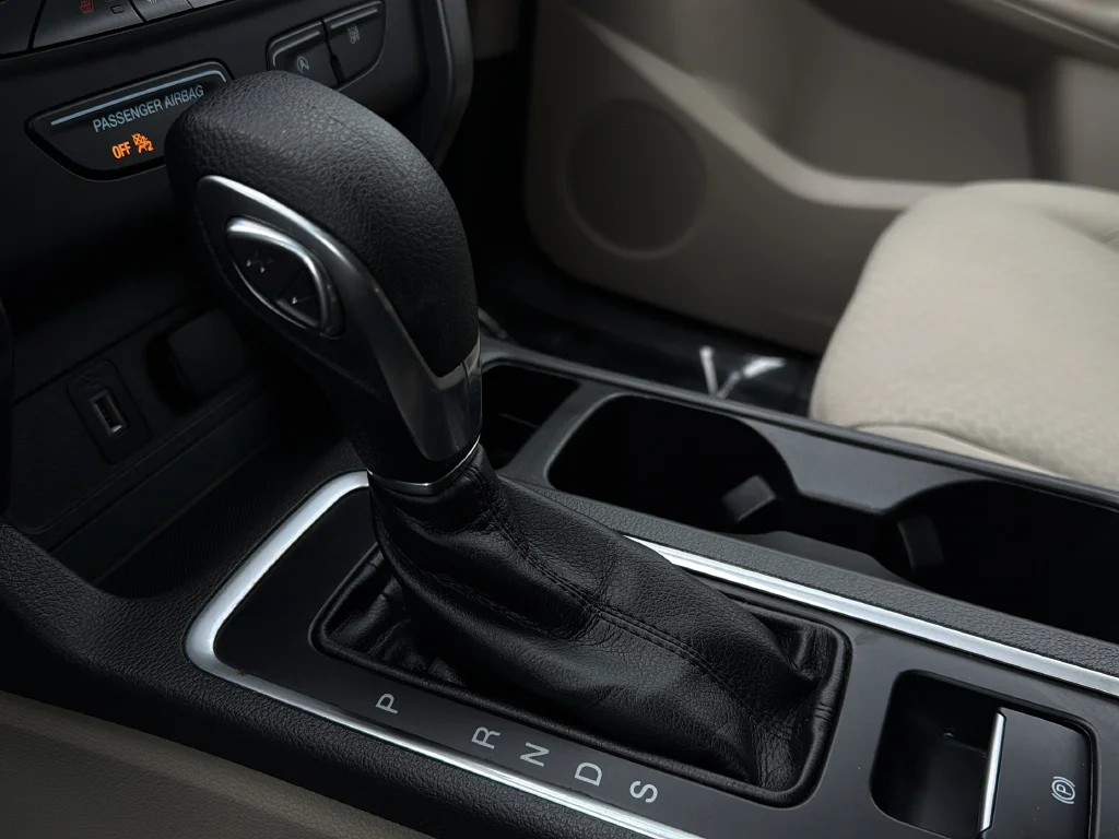 Used 2018 White Gold Metallic Ford SE image 12