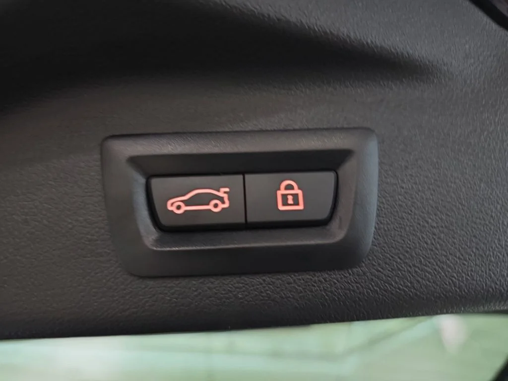 Used 2022 Black BMW xDrive40i image 16