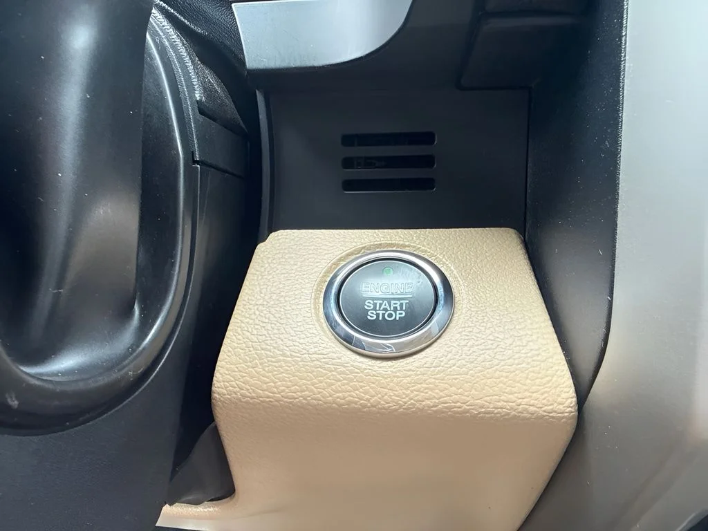 Used 2020 White Ford Lariat image 18