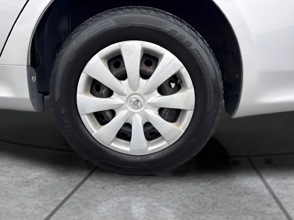 Used 2010 Silver Toyota LE image 25