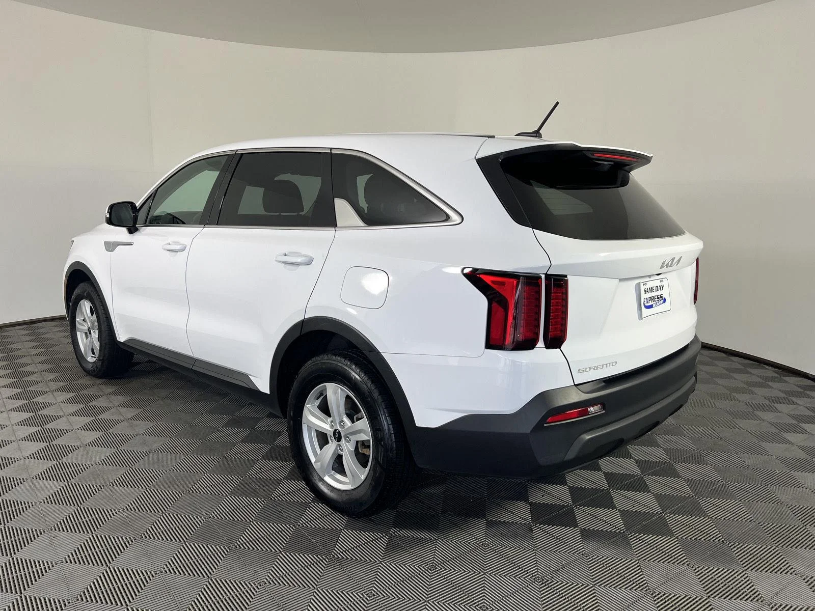 Used 2023  Kia LX image 27