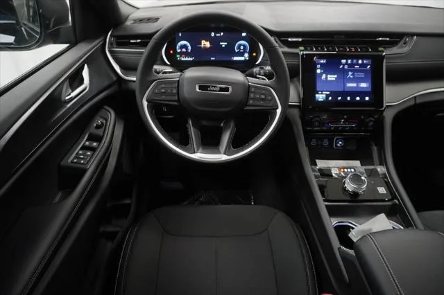 New 2026 Diamond Black Crystal Pearl-Coat Exterior Paint Jeep Laredo X image 20