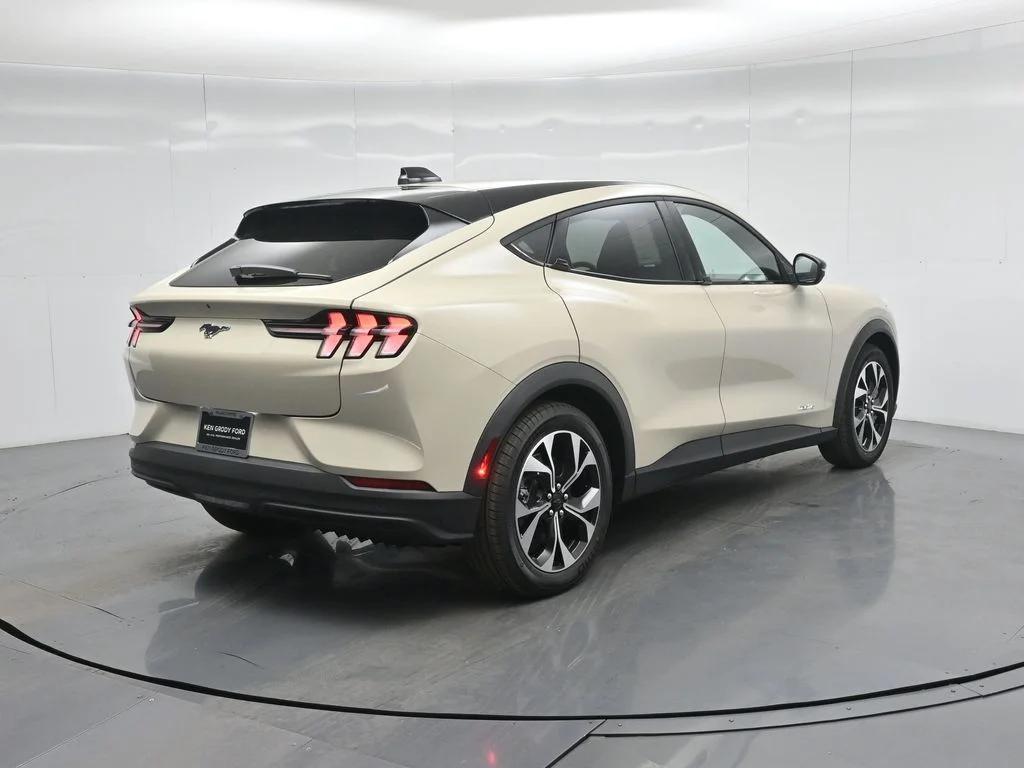 New 2026 Desert Sand Ford Select image 25
