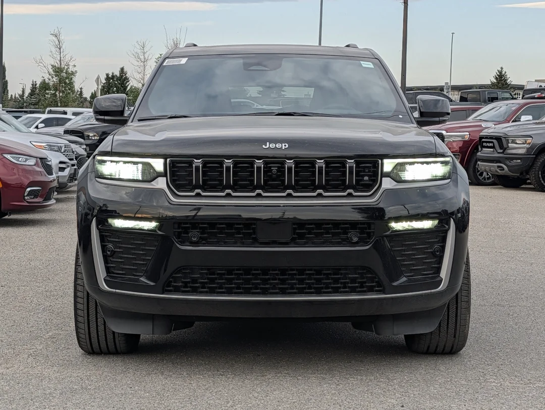 New 2026 Black Jeep Summit - - 4x4 - Dual- Pane Panoramic Sunroof - Trailer Tow Pkg - Palermo Leather & More! image 3