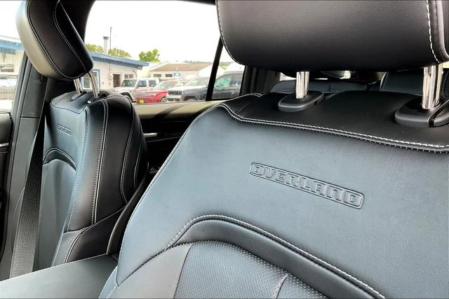 2025 Jeep Grand Cherokee Overland - Photo 17