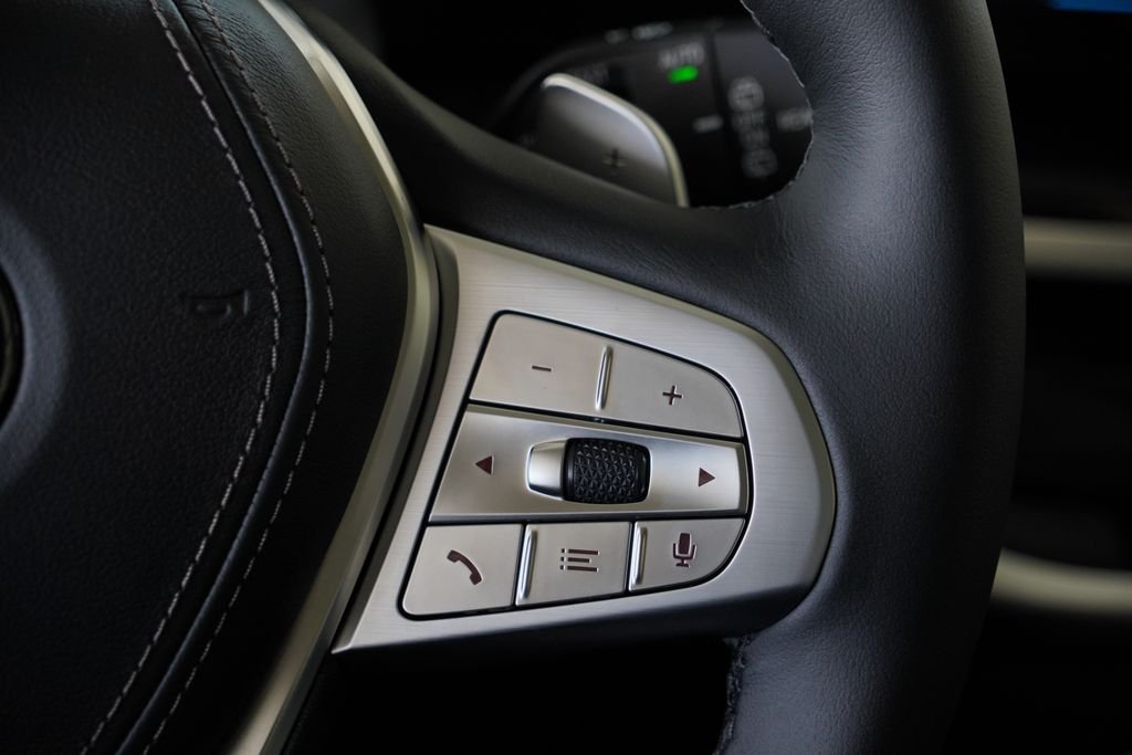 New 2027 Mineral White Metallic BMW xDrive40i image 23